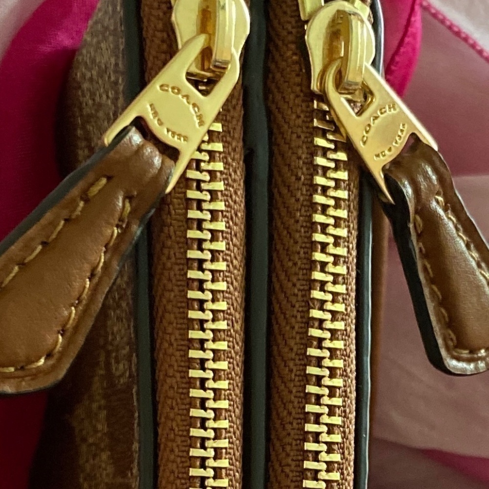 Beautiful Coach Double Zip Wristlet NWT - Picture 8 of 12